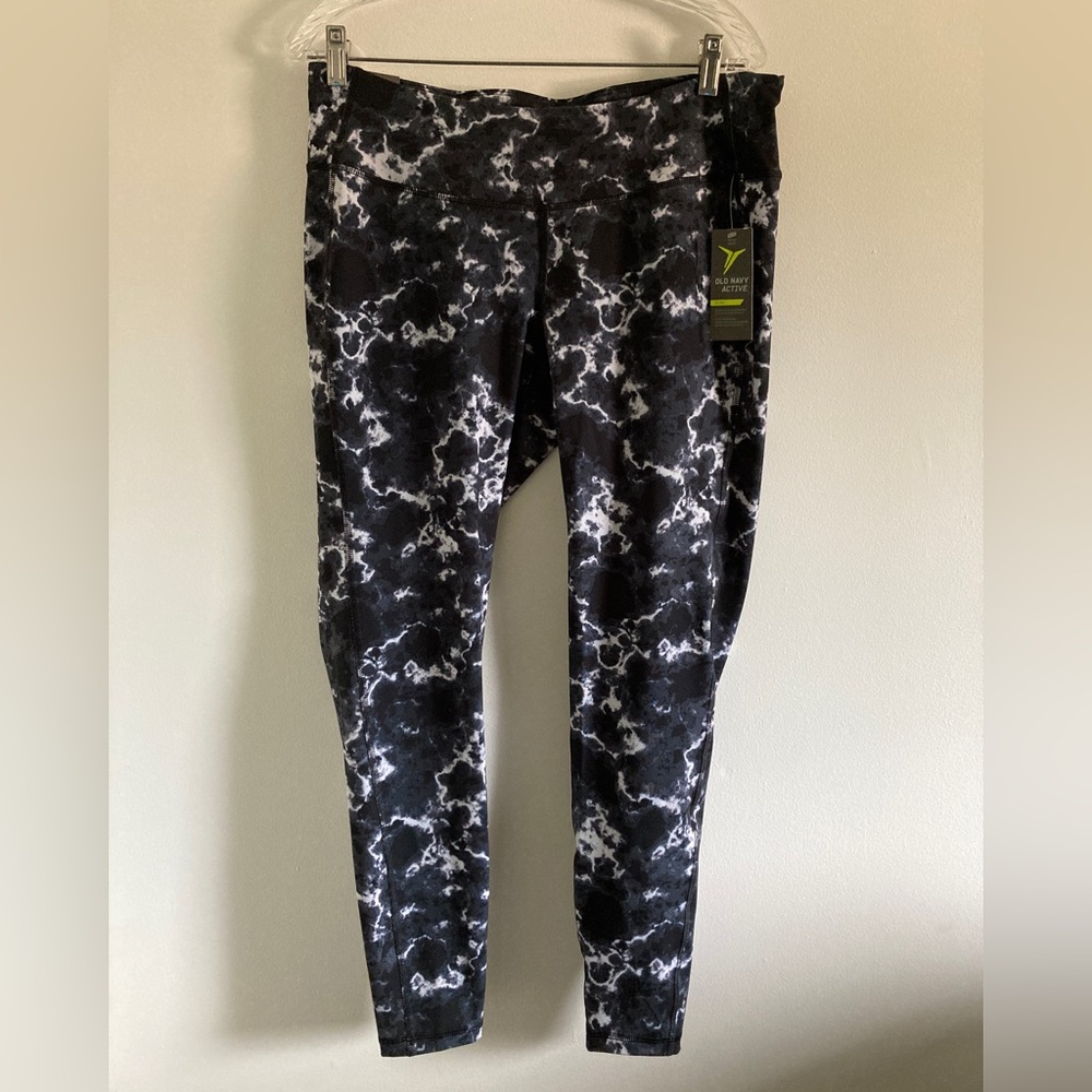 🔥🔥NWT Old Navy Active mid-rise tight fitted compression leggings w pocket